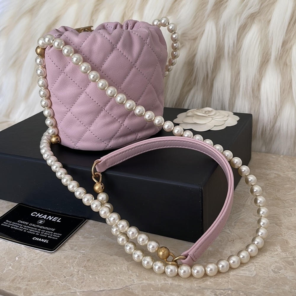 CHANEL Authentic 100% Luxurious Lamb leather bag - Picture 9 of 16